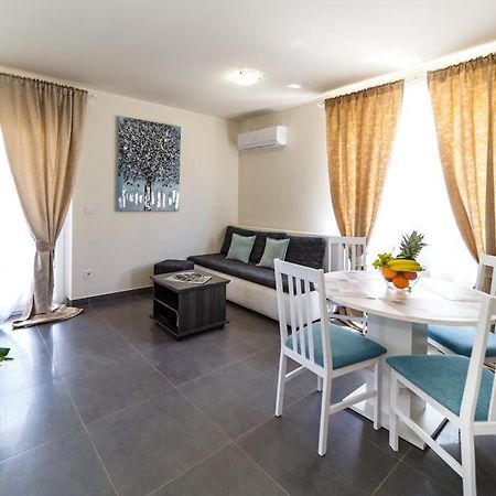Apartments Leondori Krk Town Exterior photo