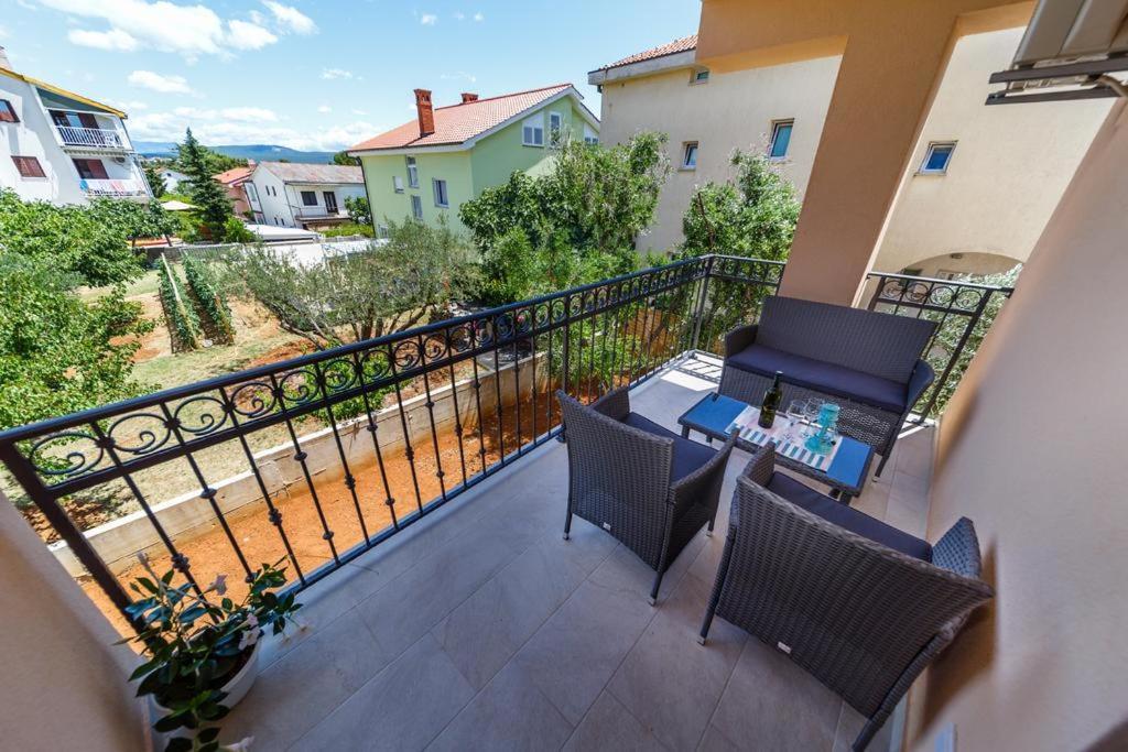 Apartments Leondori Krk Town Exterior photo