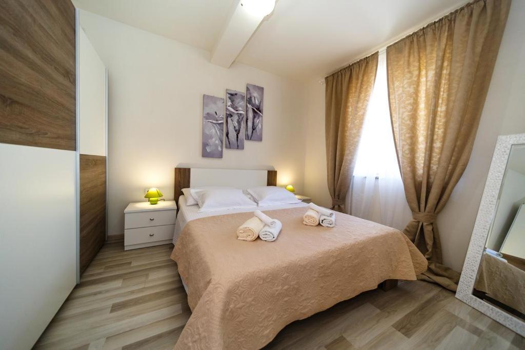 Apartments Leondori Krk Town Exterior photo