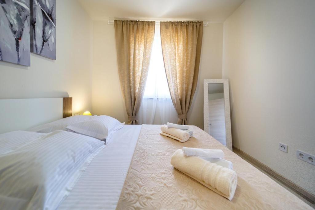 Apartments Leondori Krk Town Exterior photo