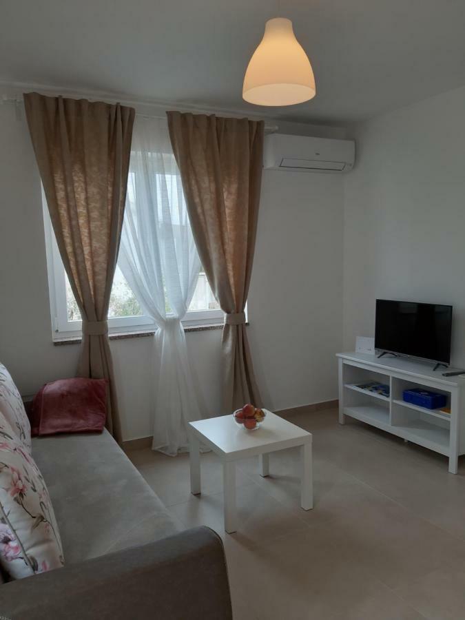 Apartments Leondori Krk Town Exterior photo