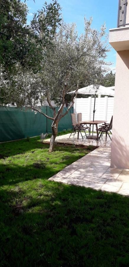 Apartments Leondori Krk Town Exterior photo