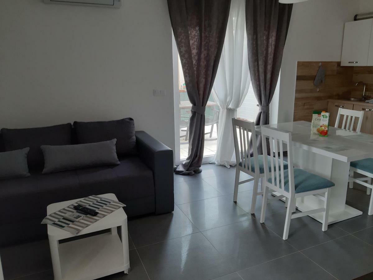 Apartments Leondori Krk Town Exterior photo