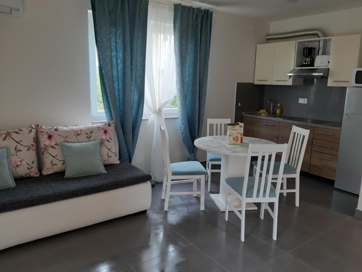 Apartments Leondori Krk Town Exterior photo